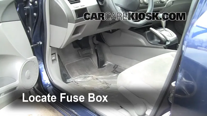 2007 Honda Civic LX 1.8L 4 Cyl. Sedan (4 Door) Fusible (interior) Cambio